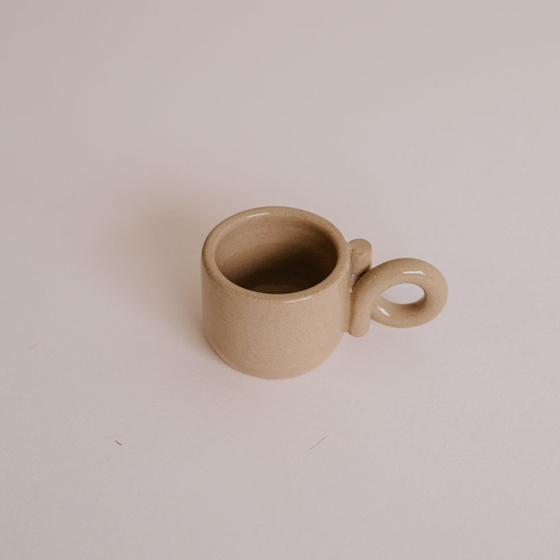 Chávena de café artesanal em cerâmica
