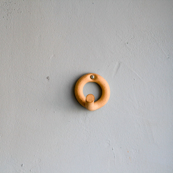 Ceramic wall hanger