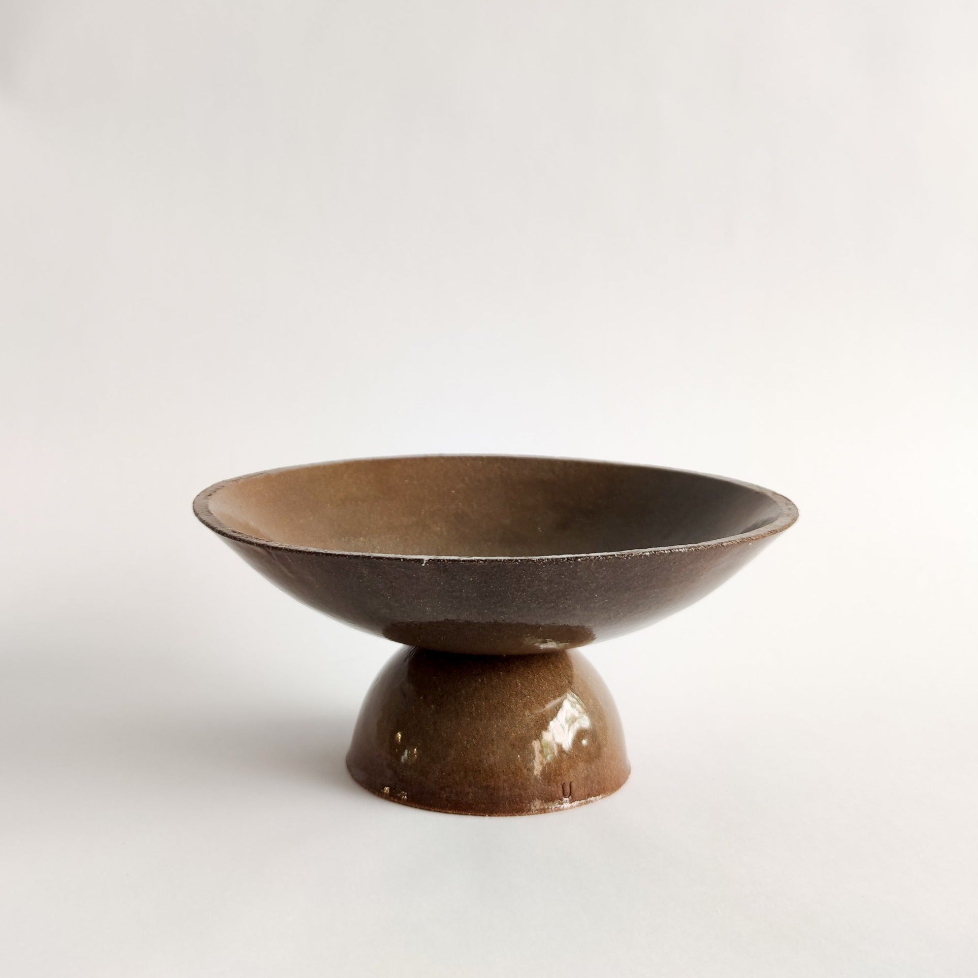 UrsulaCeramica_HourglassFlatBowl_Brown_2