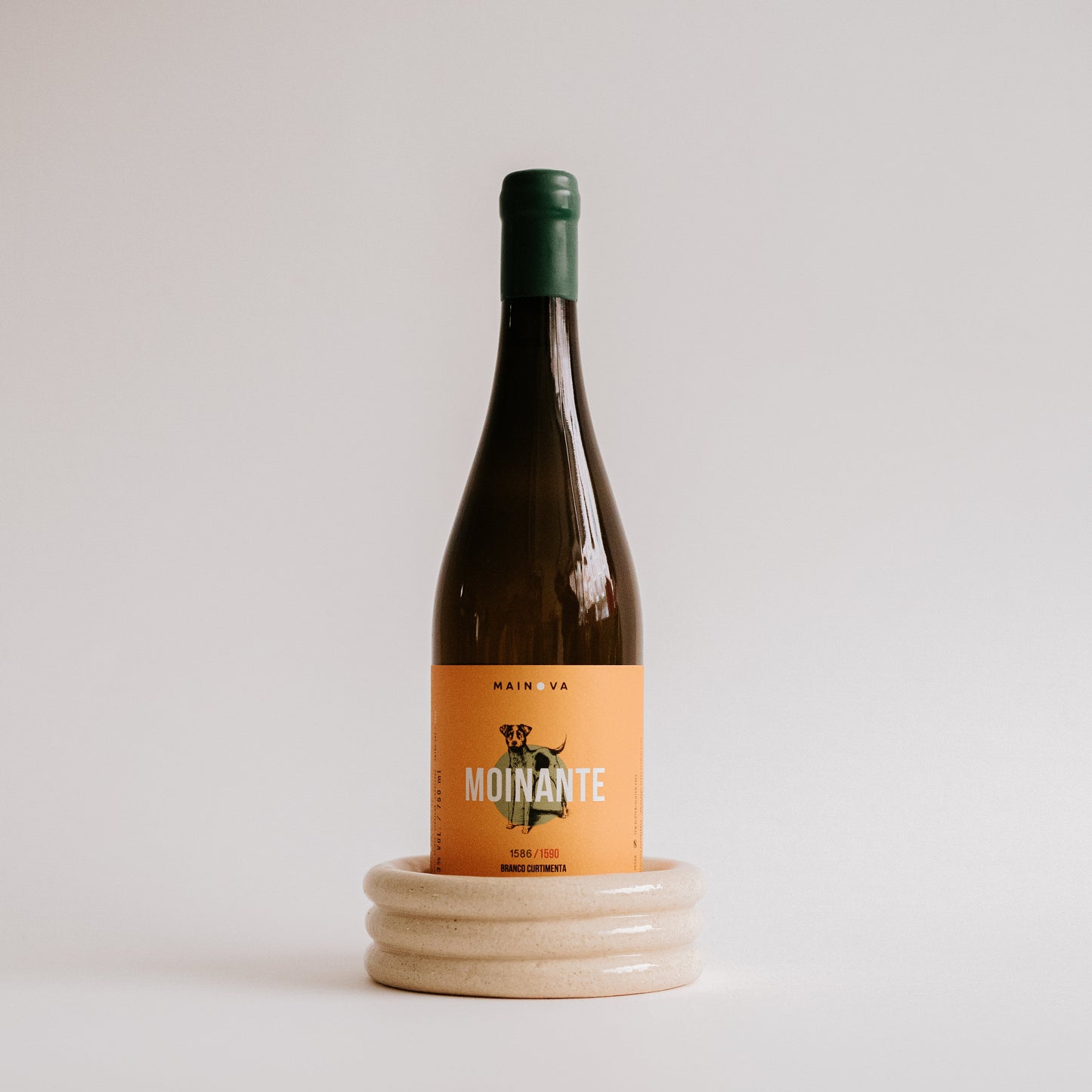 ceramic and mainova wine bottle support Úrsula Cerâmica