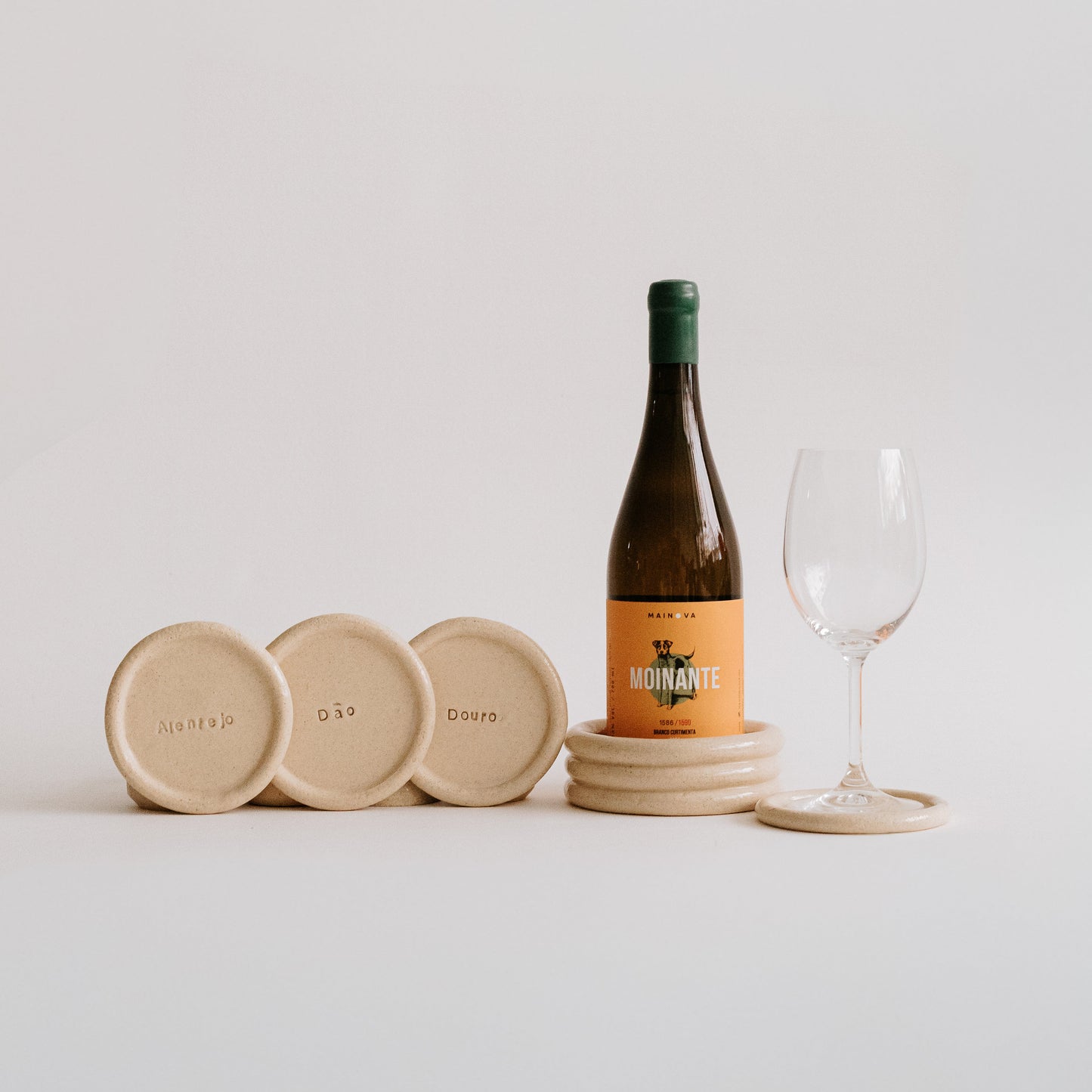 gift box pairing Portuguese wine and ceramic