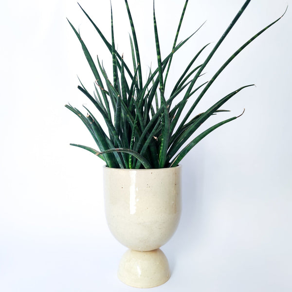 Hourglass White Planter