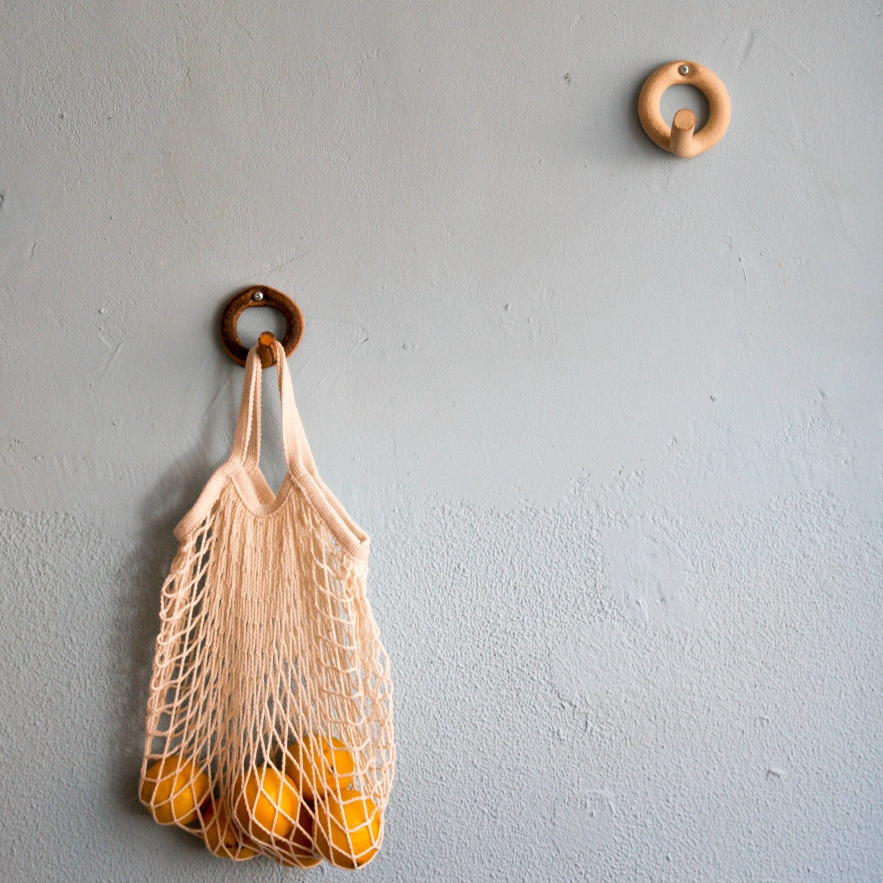 Ceramic wall hanger